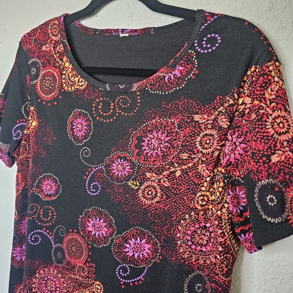 Black Red Top Womens *L/XL Lined Short Sleeve Stretchy Blouse Circle Flower READ - Picture 2 of 9